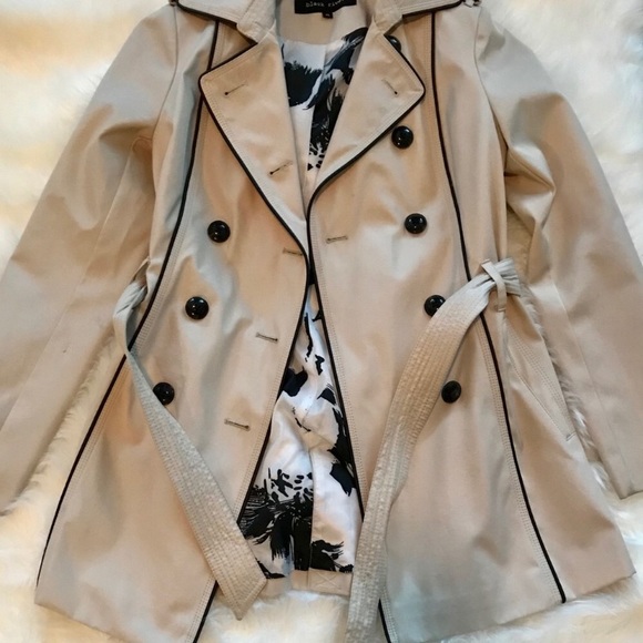 Trench coat 🧥 - Picture 2 of 3